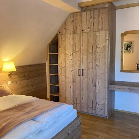 Le Val לינה וארוחת בוקר 3*