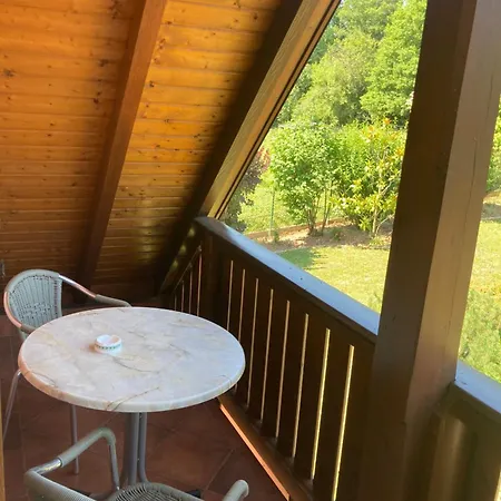 Le Val Bed & Breakfast Thanville