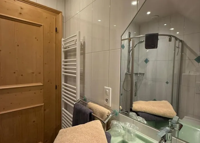 Le Val Bed & Breakfast 3*