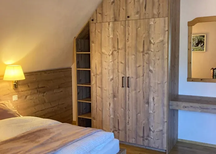 Le Val Bed & Breakfast 3*